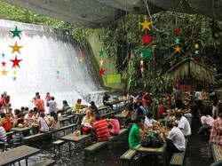 Unik! Ada Restoran di Air Terjun Labasin, Filipina