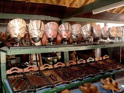 Unik, Belajar Membatik Kayu di Desa Wisata Krebet