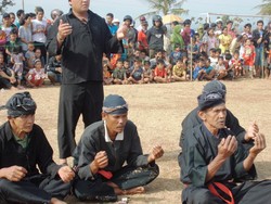 Unik! Berkelahi Demi Meminta Hujan di Banjarnegara