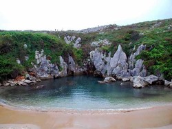 Unik! Pantai Ini Tidak Punya Laut