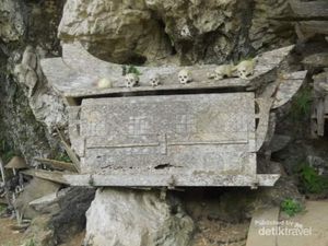 Unik, Tana Toraja Punya Kuburan Berbentuk Perahu dan Hewan