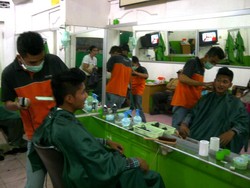 Unik! Tukang Cukur di Kota Ini Bergaransi