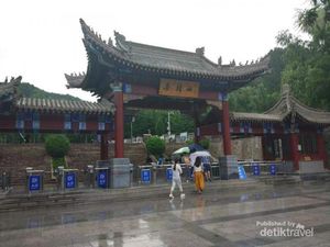 Uniknya China, Memahat Gunung Sebagai Tanda Cinta