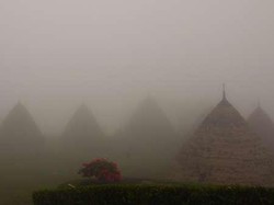 Uniknya Rumah Kerucut & Kesahajaan Desa Wae Rebo di Flores