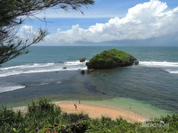 Usai Silaturahmi, Nikmati Indahnya Pantai Ngandong di Gunungkidul