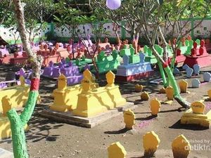 Viral Makam Warna-Warni Jadi Tempat Wisata