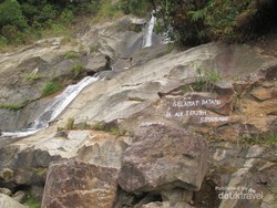 Wah! Ada Air Terjun Empat Tingkat di Dekat Danau Toba
