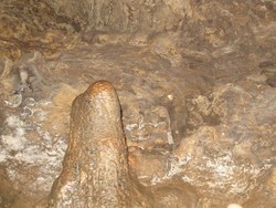 Wah! Ada Batu Pria Perkasa di Gua Pindul