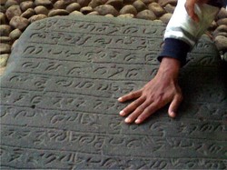 Wah! Ada Tapak Sakti di Situs Astana Gede, Ciamis