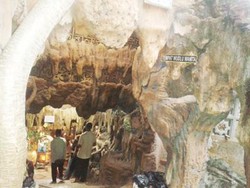 Wah! Tuban Punya Masjid Dalam Perut Bumi yang Menawan