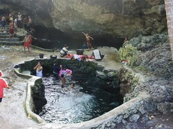 Wakatobi, Pulau-pulau yang Bertabur Gua Sumber Air Tawar
