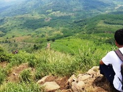 Wakwaw! Ada Gunung Batu yang Cantik di Jonggol