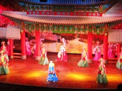 Waria Cantik Menari, Bikin Cewek Gigit Jari!