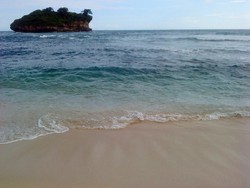 Watu Karung, Satu Lagi Pantai Perawan di Pacitan