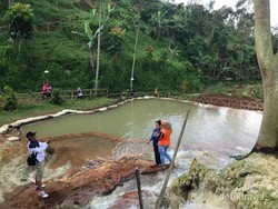 Weekend di Bandung Barat, Segarkan Diri di Curug Cipanas