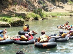 Weekend di Yogya: Basah-basahan di Goa Pindul