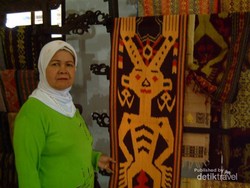 Wisata Belanja Sekaligus Belajar Tenun di Desa Sukarara, Lombok
