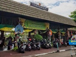 Wisata Edukasi di Taman Burung TMII