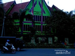 Wisata Edukasi Sambil Liburan Sekolah di Perpustakaan Malang