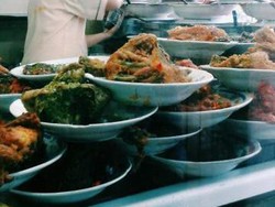 Wisata Goyang Lidah di Bukittinggi