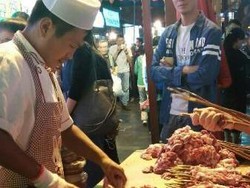 Wisata Kuliner Halal di Muslim Quarter Xian, China