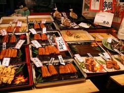 Wisata Kuliner Otentik Jepang di Nishiki Market, Kyoto
