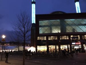 Wisata Kuliner Sambil Beramal di Negeri Belanda