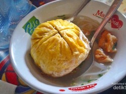 Wisata Kuliner Unik di Jember, Bakso Kabut Bungkus Telur