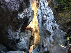 Wisata Perut Bumi di Gua Batu Cermin