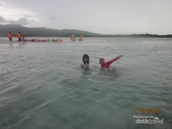 Wisata Religi & Main ke Hutan Mangrove di Karimunjawa