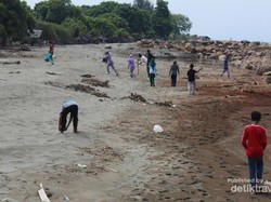 Wisata Sekaligus Edukasi Lingkungan di Pantai Ujung Kareung, Aceh