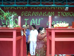 Wow, 20 Pasangan Tionghoa Menikah di Mal Ciputra