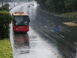 Wow! Ada Banyak Kartini di Bus Transjakarta