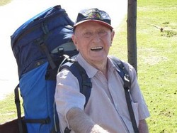 Wow! Backpacker Berusia 95 Tahun Siap Keliling Eropa