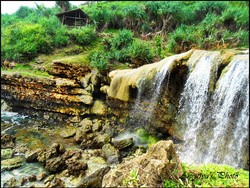 Wow! Pantai Jogan Punya Air Terjun yang Langsung Jatuh ke Laut