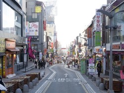 Wuih! Sinchon Fashion Street, Surga Belanja di Korsel