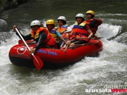 Yang Baru di Malang: Rafting di Tengah Kota