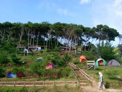 Yang Lagi Hits, Kemping di Pantai