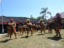 Yang Unik dari Temanggung, Paduan Kuda Lumping & Leak Bali