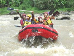 Yuk! Arung Jeram Mengarungi Sungai Elo