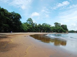 Yuk! Berakhir Pekan dengan Berselancar di Batu Karas