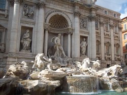 Yuk! Lempar Koin Cinta di Fontana Di Trevi, Italia