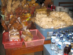 Yummy! Nikmatnya Belalang Khas Gunungkidul