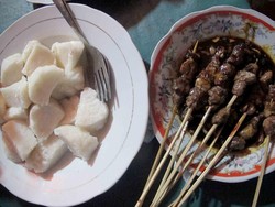 Yummy! Nikmatnya Menyantap Sate Rusa, Kuliner Malam Merauke