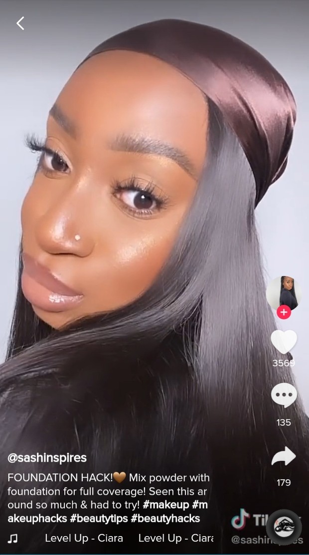 Foto: tiktok.com/sashinspires tiktok makeup hack.