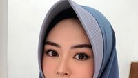 8 Gaya Ayana Moon Saat Pakai Hijab Bergo, Cantiknya Bikin Adem