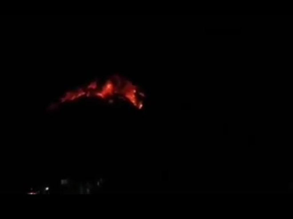 Beredar Video Gunung Raung Keluarkan Lahar, PPGA Sebut Itu Hoaks