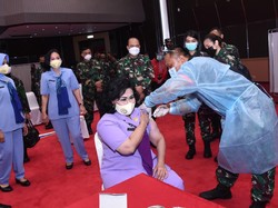 Istri Panglima Hadi dan Para Pejabat TNI Vaksin COVID-19 Tahap Pertama