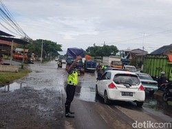 Jalur Pantura Pasuruan Masih Banjir, Kemacetan Mengular hingga 4 KM