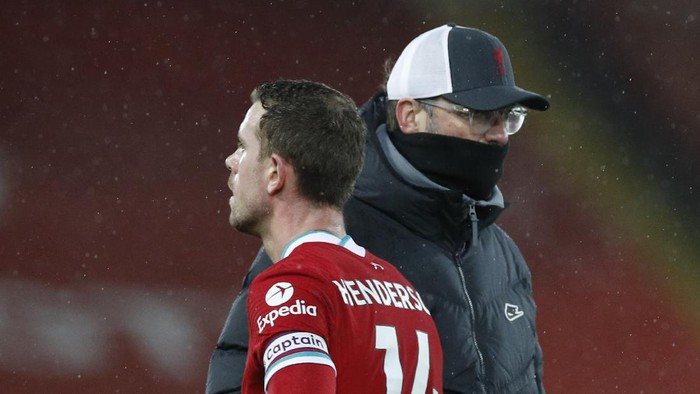 Liverpools manager Jurgen Klopp cheers with Jordan Henderson at the end of the English Premier League soccer match between Liverpool and Brighton at Anfield stadium, in Liverpool, England, Wednesday, Feb. 3, 2021. (Phil Noble/Pool via AP)